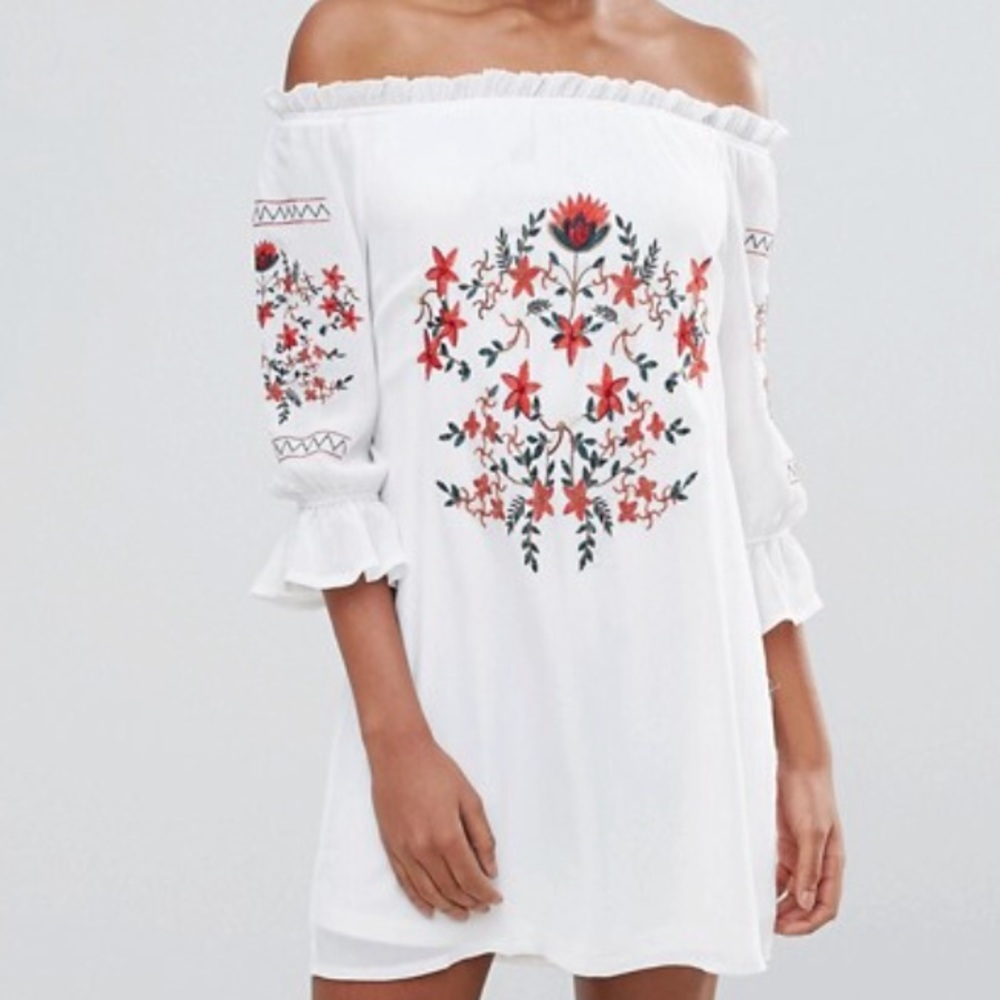 Off Shoulder Embroiderred Dress 🌿